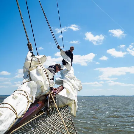 Segelschiff Weisse Dune Botel